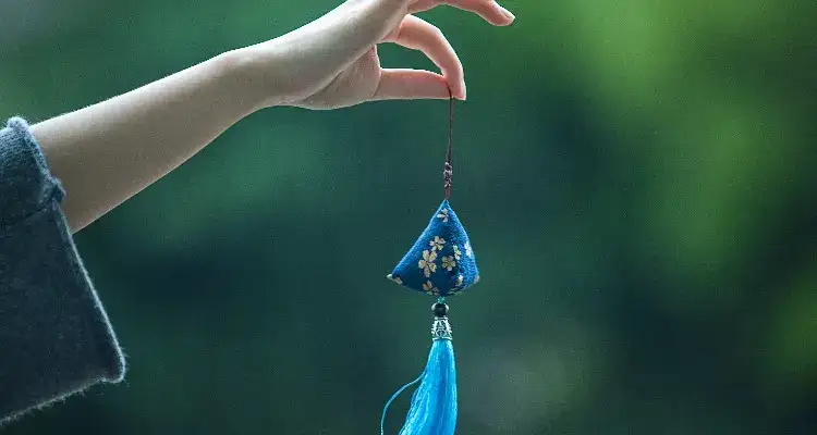 Wearing Perfume Pouches